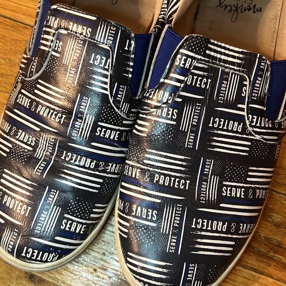 Blue-line Protect & serve slip on Flats Monkey Feet - Picture 4 of 4